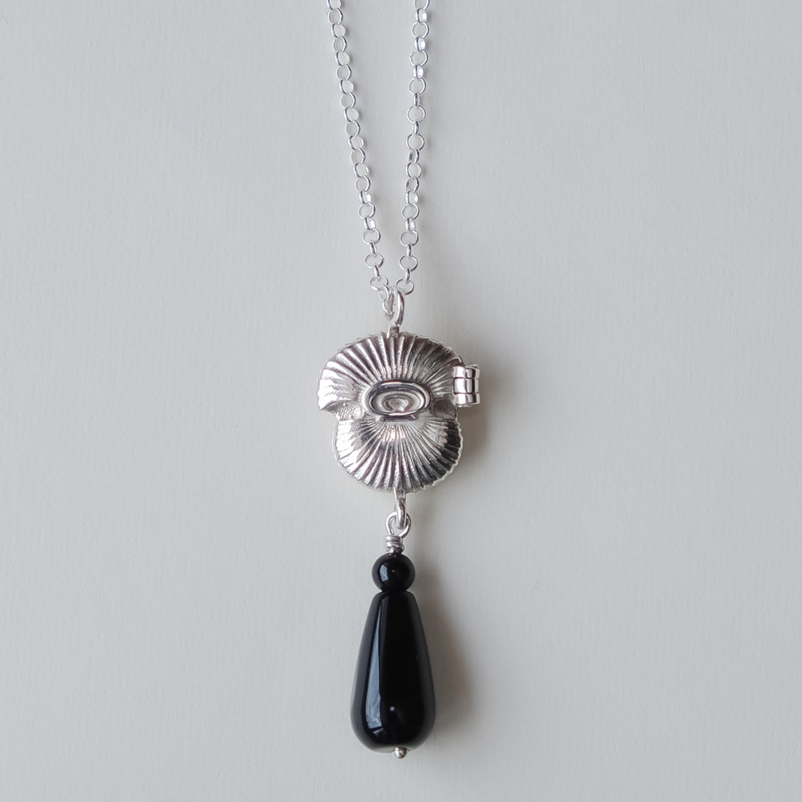 Collar Relicario Oda Ónix
