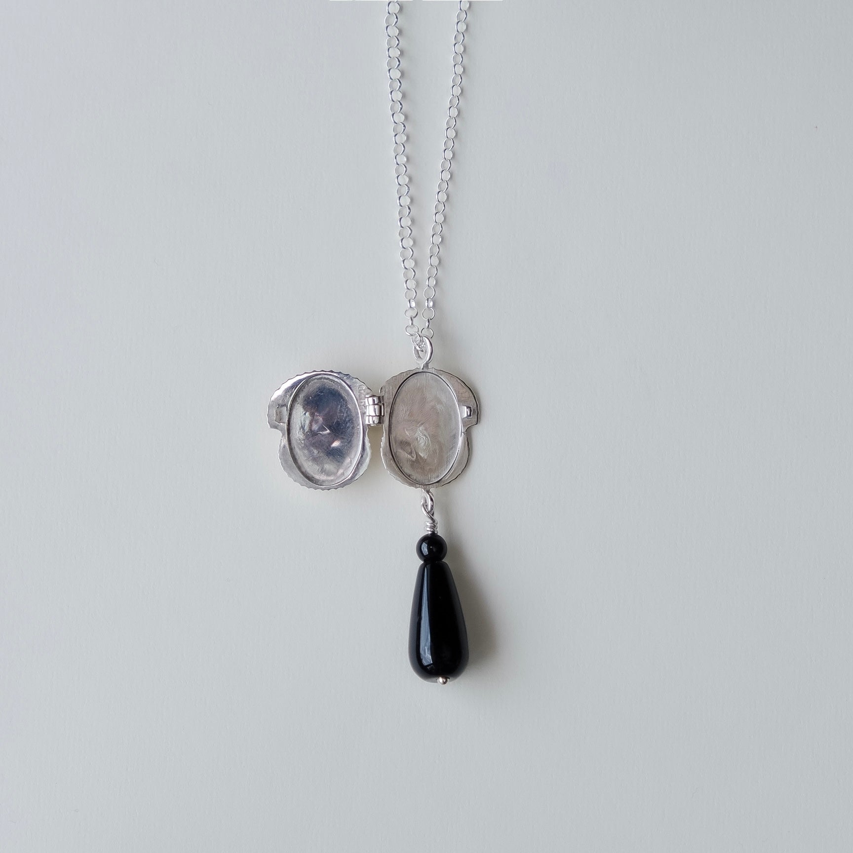 Collar Relicario Oda Ónix